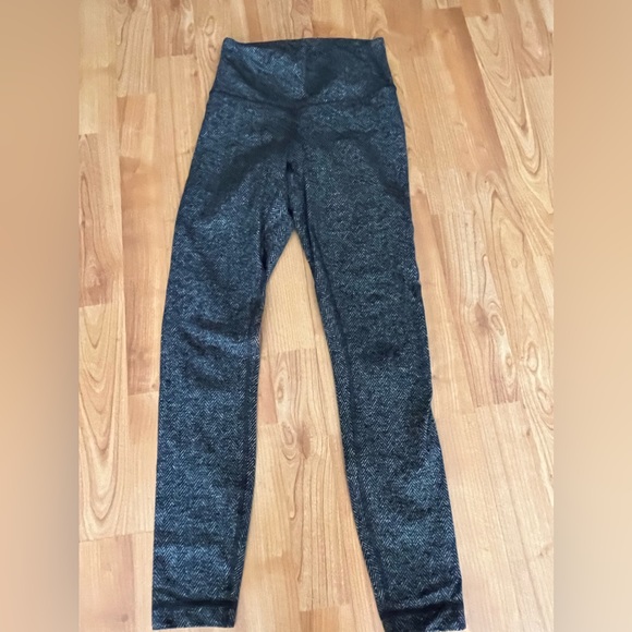 Lululemon size 2 leggings - Picture 4 of 4